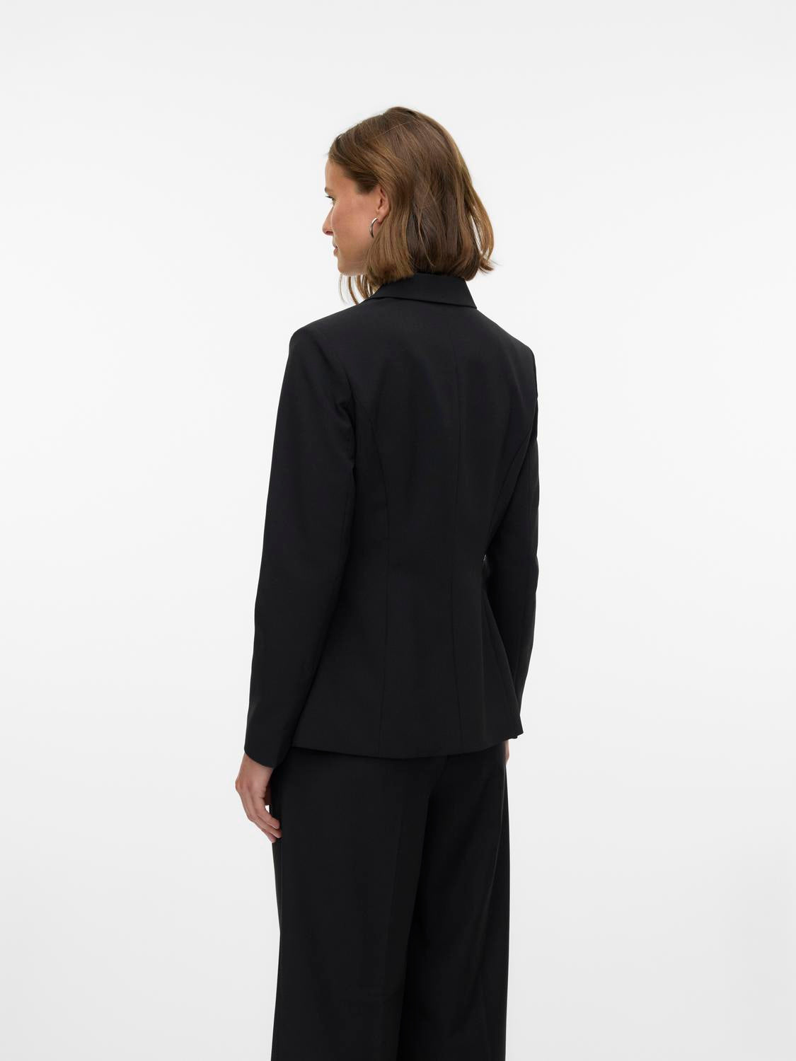 model_shot-back